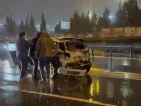 İstanbul - Beylikdüzü'nde iki otomobil çarpıştı: 2 yaralı