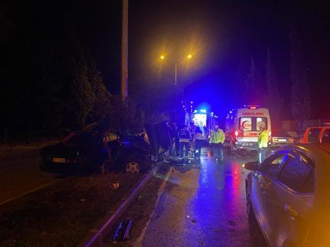 Kazada ikiye bölünen otomobilden mucize kurtuluş: 2 yaralı