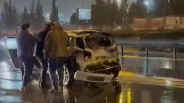 Beylikdüzü'nde iki otomobil çarpıştı: 2 yaralı