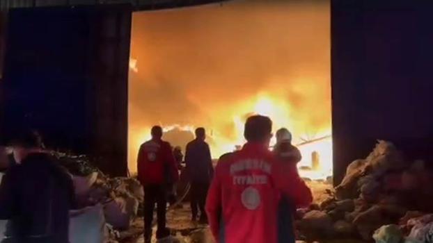 Mersin'de geri dönüşüm tesisinde yangın