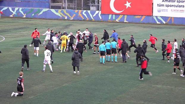 Sarıyer’de amatör lig maçı sonrası stadyum karıştı; futbolcularla taraftarlar birbirine girdi