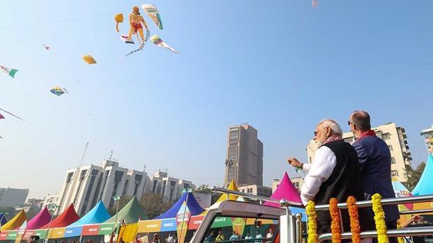 Almanya Başbakanı Merz, Hindistan Başbakanı Modi ile uçurtma festivaline katıldı