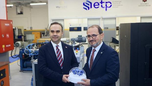 Bakan Kacır, Endüstriyel Tasarım ve Prototipleme Merkezini ziyaret etti