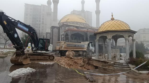 Gaziantep'te caminin avlusunda çökme