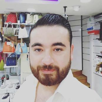 Otomobilinde, göğsünden tabancayla vurulmuş cesedi bulundu