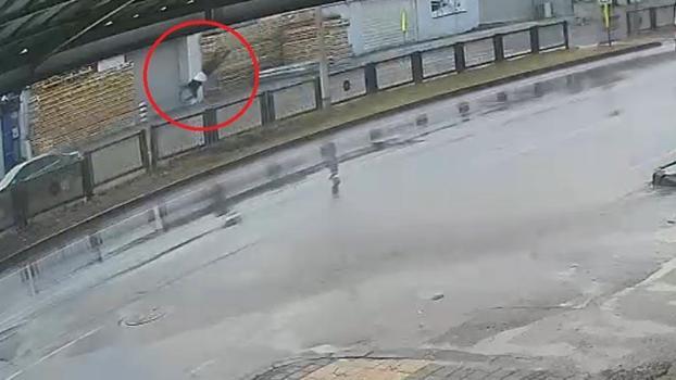 Yolun karşısına geçerken otomobilin çarptığı yaya öldü