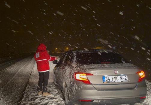 Muş- Bingöl karayolunda 80 araç karda mahsur kaldı; kentte eğitime 1 gün ara verildi