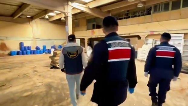 İzmir'de 1 ton 625 kilo uyuşturucu ham maddesi ele geçirildi: 2 gözaltı