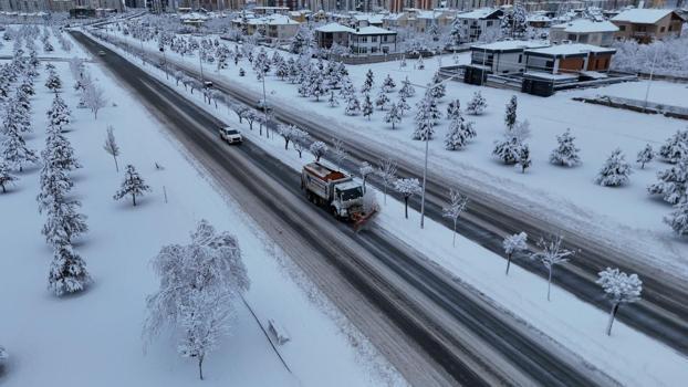 Kayseri’de kar nedeniyle kapanan 285 mahalle yolu ulaşıma açıldı