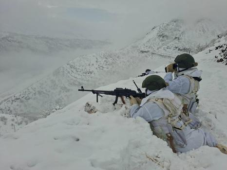 Mehmetçik, zorlu kış koşullarında hudut güvenliği için görevde