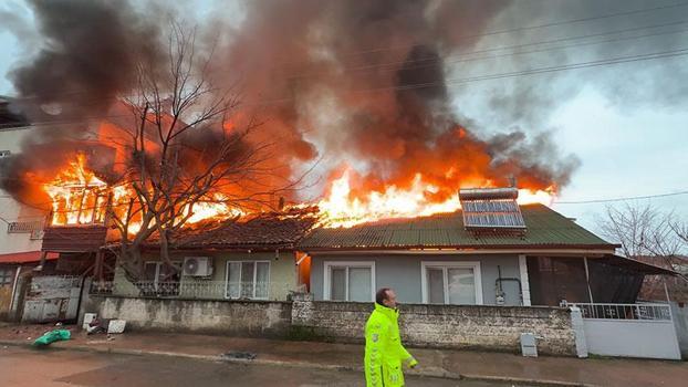 Tokat’ta yanan evdeki kedi itfaiye ekiplerince kurtardı