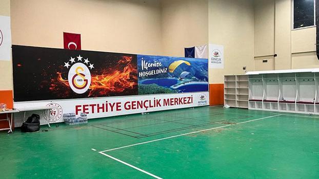 Fethiye’de spor salonu Galatasaray’ın soyunma odası oldu