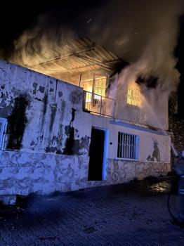 İzmir’de 2 katlı evde yangın: 1 ölü