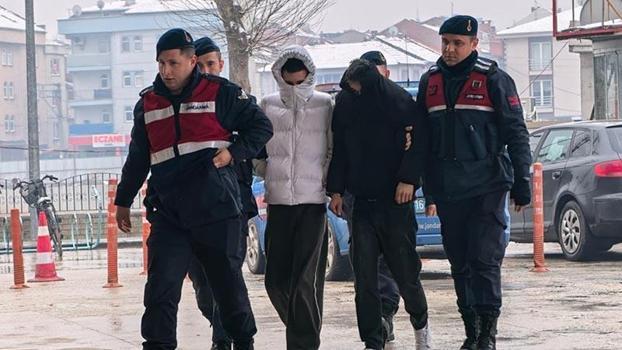 250 metrelik internet kablolarını çalan 2 şüpheli tutuklandı