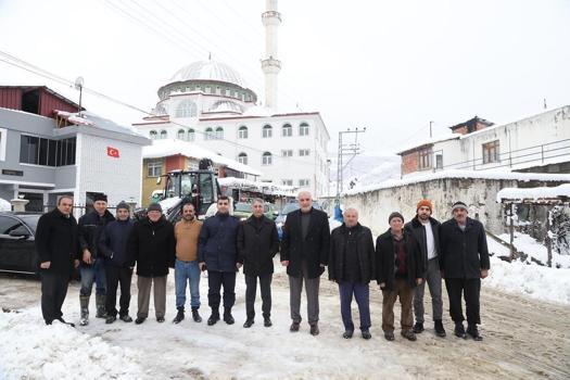 Kaymakam Aydın ve Belediye Başkanı Sandıkçı, karla mücadele çalışmaları yerinde inceledi