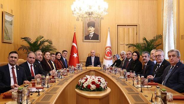 'Bebek Ölümlerini Araştırma Komisyonu' raporunu, TBMM Başkanı Kurtulmuş'a sundu