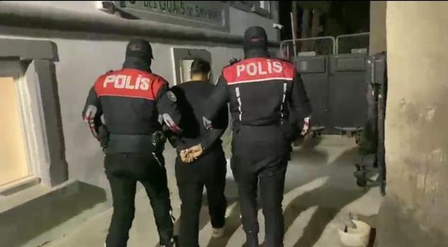 İzmir'de 21 yıl 8 ay hapis cezası ile aranan firari hükümlü yakalandı