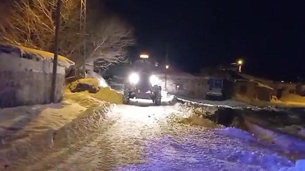 Damdan düşen Boran, iş makinesi ile yol açılıp hastaneye ulaştırıldı