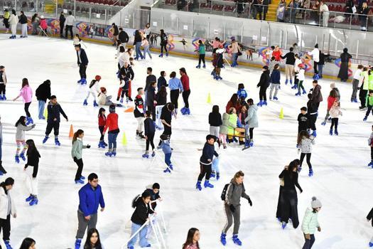 Bornova'da buz pisti yarıyıl tatilinde öğrencilere ücretsiz