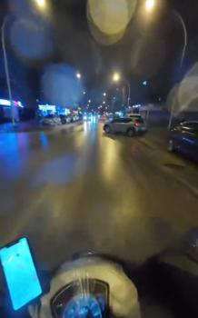 Motosikletin aniden yola çıkan cipe çarptığı kaza kask kamerasında