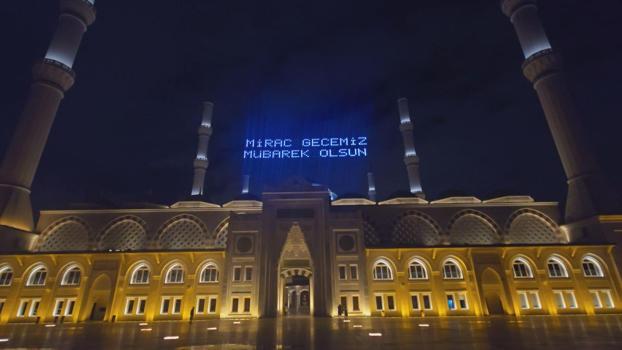 İstanbul - Miraç Kandili Sultanahmet ve Çamlıca'da dualarla idrak edildi
