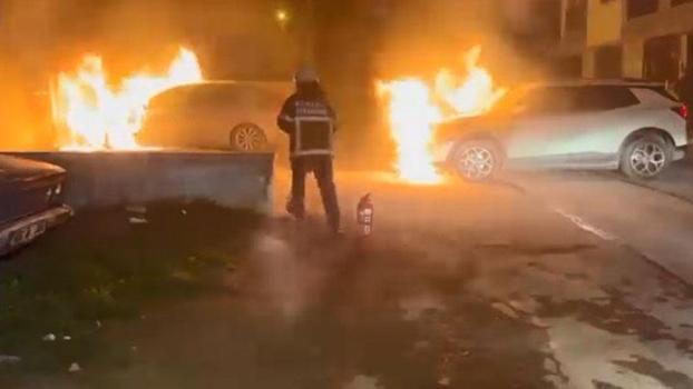 Park halindeki otomobil ve cip alev alev yandı