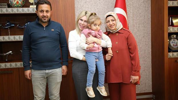 'Mucize bebek' Özlenen, doktorunu ziyaret etti