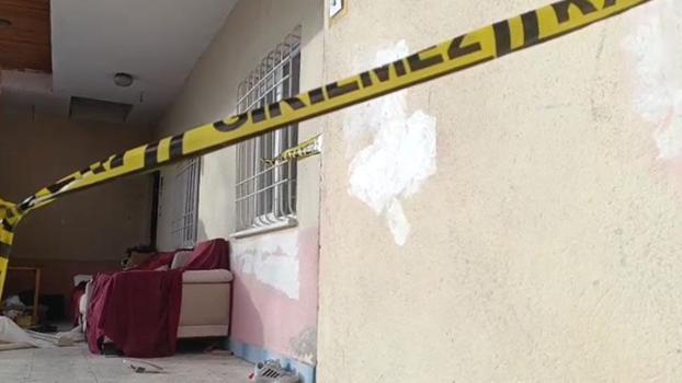 Eski nişanlısı ile 2 kızını bıçakla yaraladı