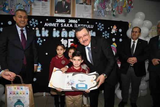 Başkan Genç, öğrencilerin karne heyecanına ortak oldu