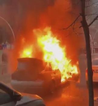 Amasya'da seyir halindeyken alev alan otomobil yandı