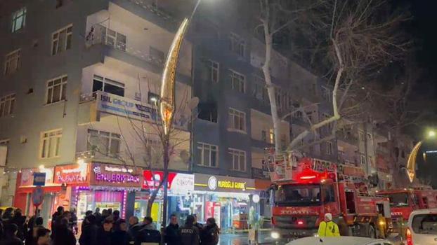 Evde çıkan yangın, hasara neden oldu