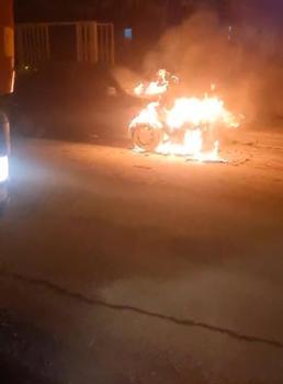 Batman'da park halindeki otomobil yandı