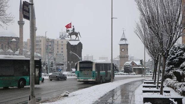 Kayseri'de kar etkili oldu