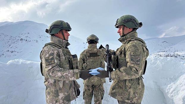 Komandoya çorap hediyesi