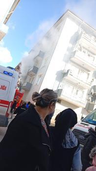 4 katlı binada çıkan yangında yatalak hasta ile kedisi öldü