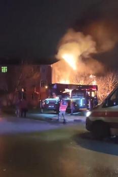 Arnavutköy'de kömürlükte başlayan yangın binaya sıçradı