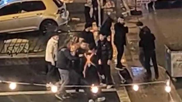 Lokanta çalışanlarıyla müşteriler arasındaki kavga kamerada