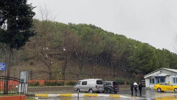 İstanbul- Esenler ve Küçükçekmece'de kar yağışı etkili oluyor