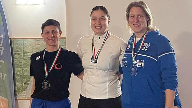 Bengisu Avcı’dan buzda üç altın