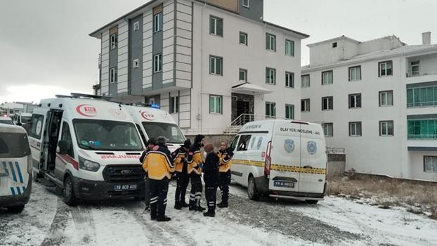 Oturdukları dairede başlarından vurulmuş cesetleri bulundu