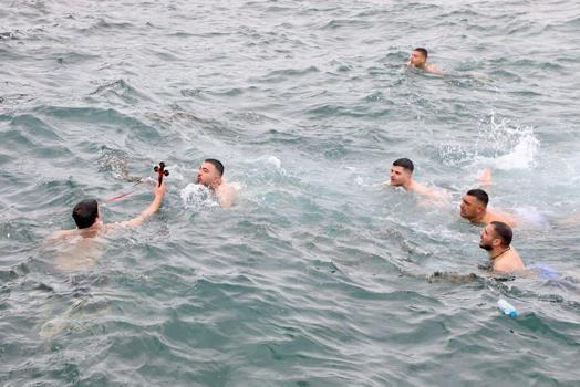 Bursa'da denizden haç çıkarma töreni düzenlendi