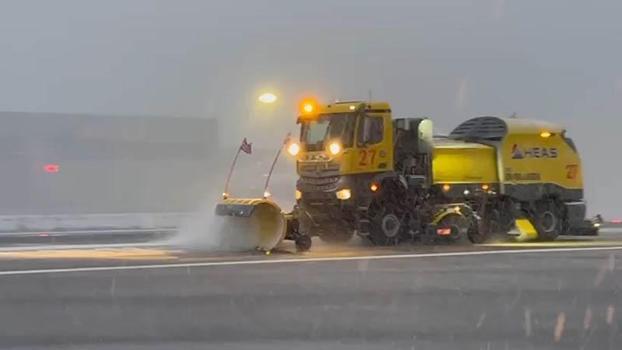 Kar hava ulaşımını etkiledi; bazı seferler iptal edildi