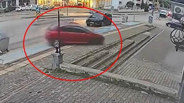 Direksiyon dersinde fren yerine gaza basıp, kaldırıma çıktı: O anlar kamerada