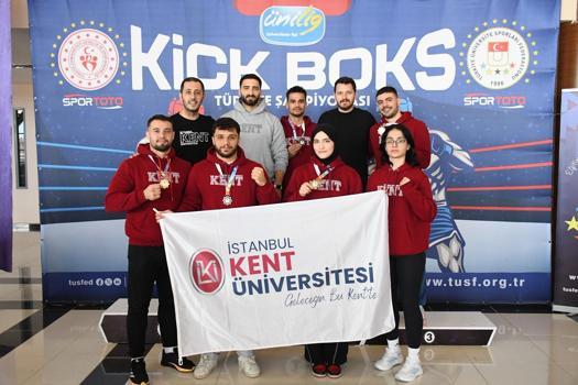 İstanbul Kent Üniversitesi sporcularından Kick Boks’ta derece