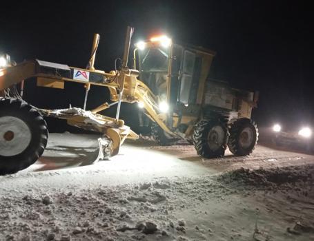 Yayla yolunda mahsur kalan çift kurtarıldı