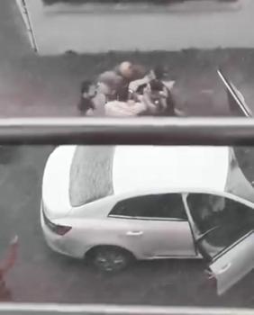 İstanbul- Beylikdüzü'nde trafikte çıkan kavgayı kucağındaki çocukla ayırmaya çalıştı