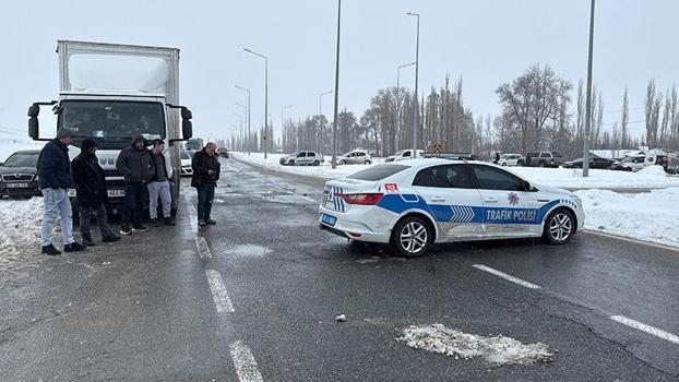 Sivas-Malatya kara yolu ulaşıma kapandı