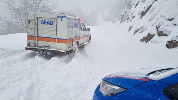Yaylada kar yağışı nedeniyle mahsur kalan 1'i çocuk 5 kişi, 6 saatte kurtarıldı