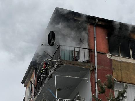 Yangın çıkan daire, kullanılamaz hale geldi