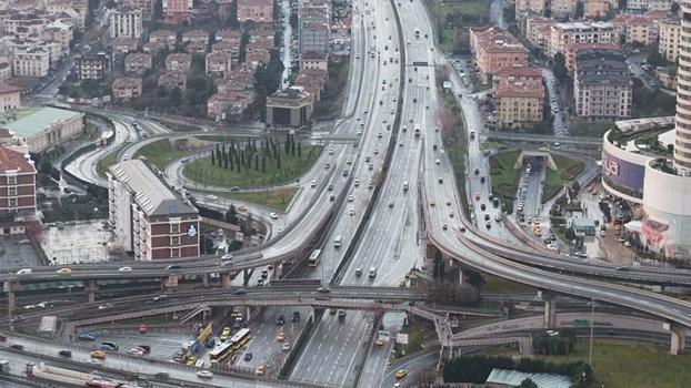 İstanbul halkı toplu taşımayı kullandı, megakent’te yollar boş kaldı